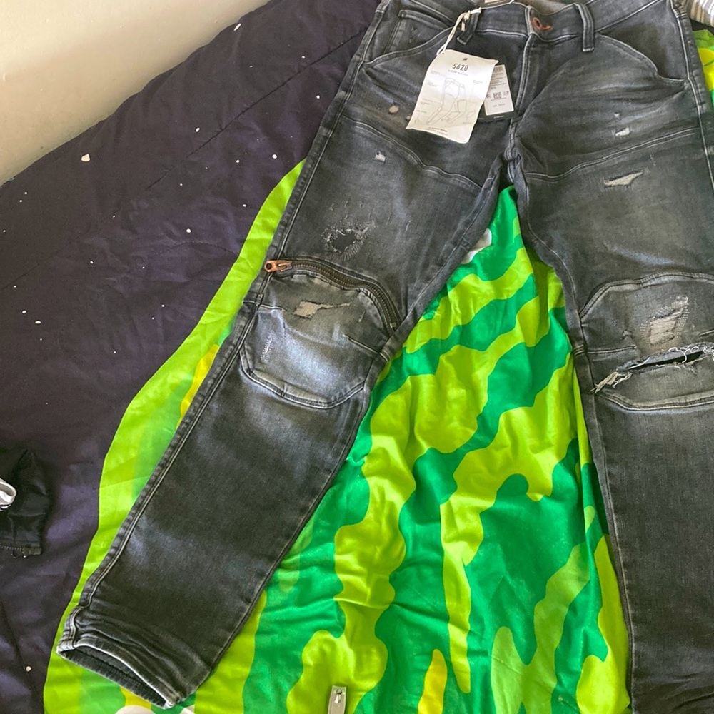 Gray destroyed G Star Raw pants(Right knee zipper)